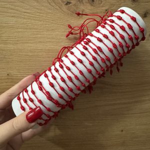 Pulsera Artesanal de Hilo Rojo