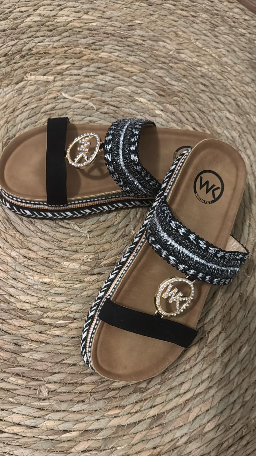 Sandalias estilo boho chic con detalle WK